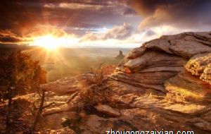 办公桌摆放水晶花好不好