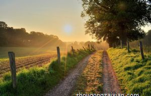 主卧室镜子对门有什么说法
