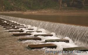 梦见水漫过大坝是什么意思