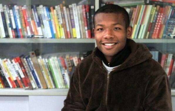 梦中看到朋友肤色黝黑，或者颜色异常是什么意思