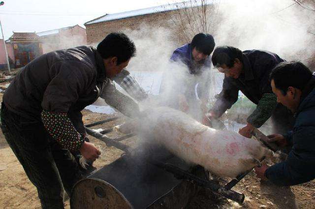 梦见屠夫正在切肉，或是屠宰牲畜是什么意思