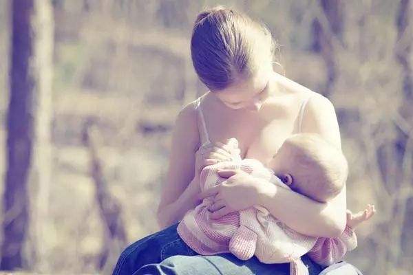 梦见自己变成了婴儿，母亲给你喂奶是什么意思