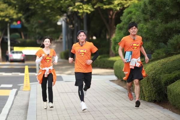 梦里兄弟姐妹聚集在一起分配家里财物是什么意思