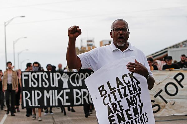 梦见参加节日游行是什么意思