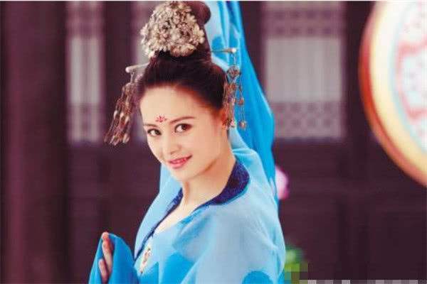 男人梦见自己在逗弄一个女演员是什么意思