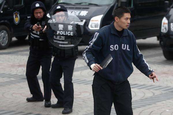 男子梦见刑警或警察是什么意思