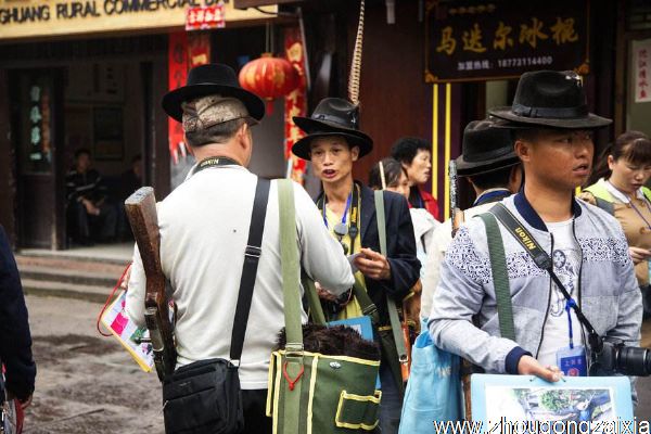 梦见与土匪同行是什么意思