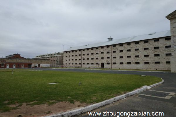 梦见父亲进监狱是什么意思