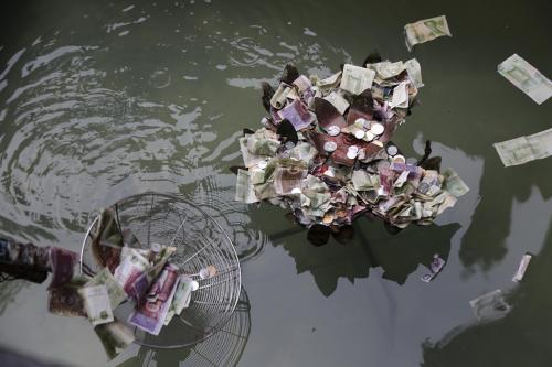 梦见水中捞钱是什么意思