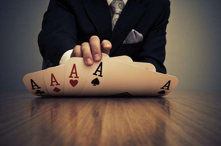 梦见自己赌博赌钱输了是什么意思