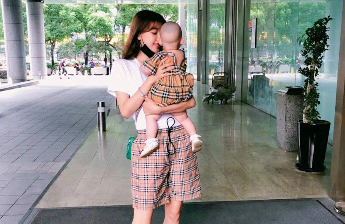 梦见抱小孩是什么意思