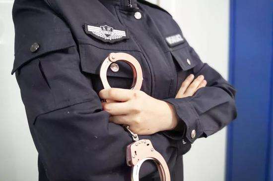 梦见老公被抓是什么意思