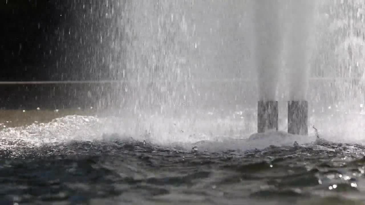 梦见地下往出喷水是什么意思