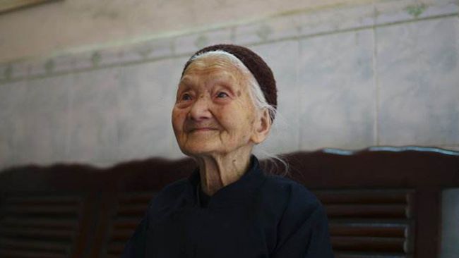 梦见家里老人因病死了是什么意思