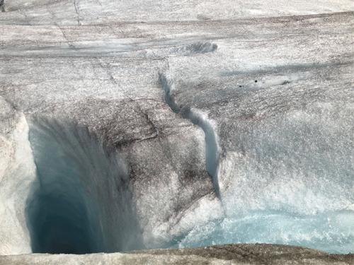 梦见掉进深渊是什么意思