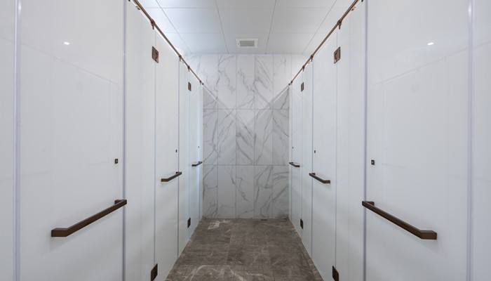 梦见女人从厕所出来是什么意思