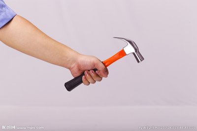 梦见有人拿锤子要打我是什么意思