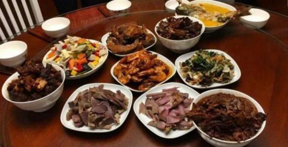 梦见去饭店吃饭没有饭是什么意思