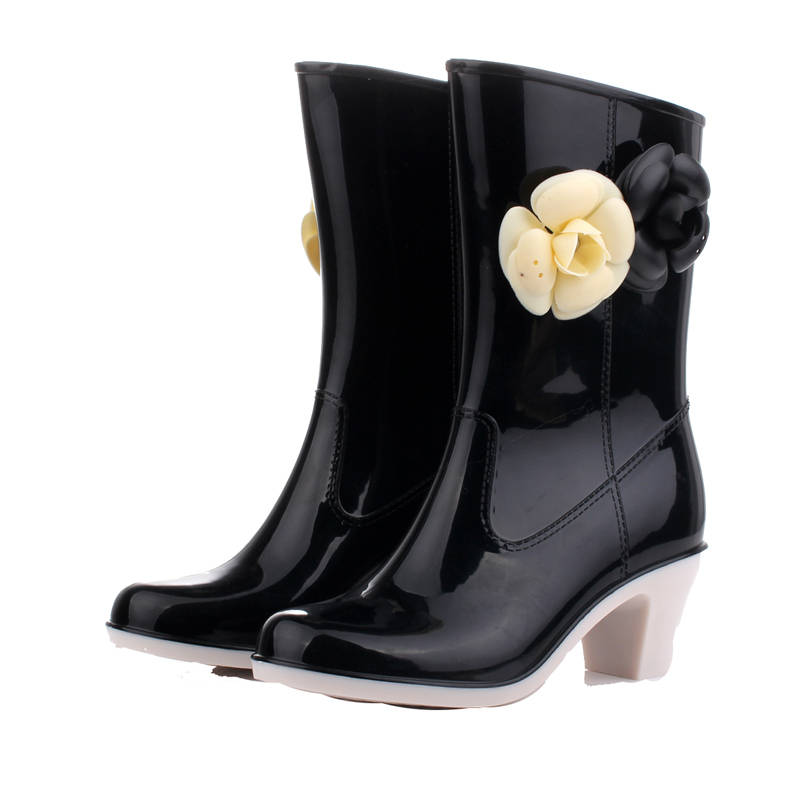 梦见穿黑色的靴子是什么意思