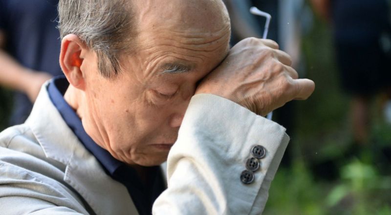 梦见已故多年的父亲哭是什么意思