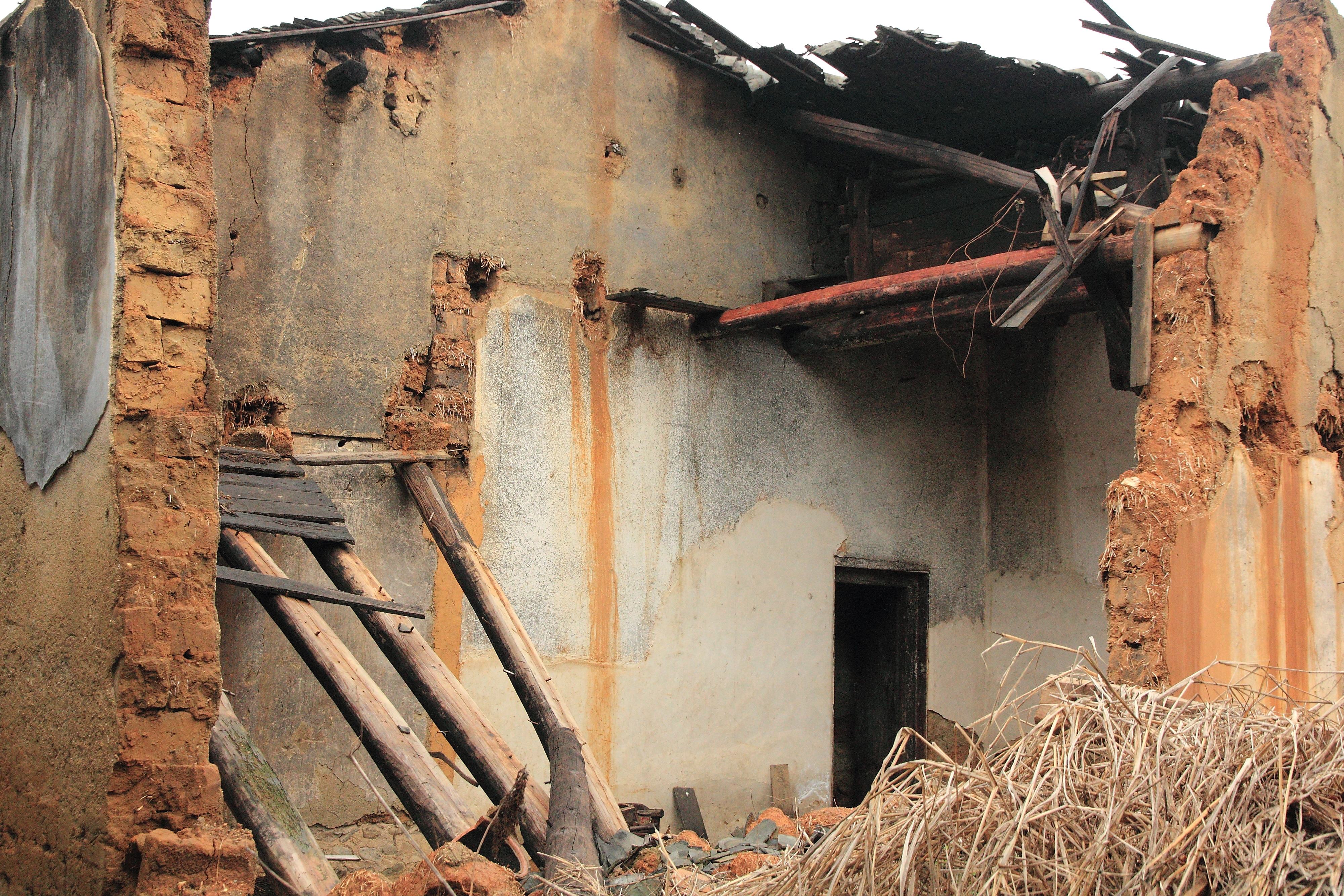 梦见墙破个大洞是什么意思