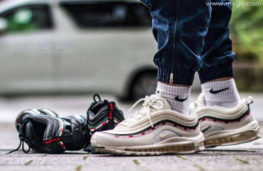 梦见别人给破鞋子穿是什么意思