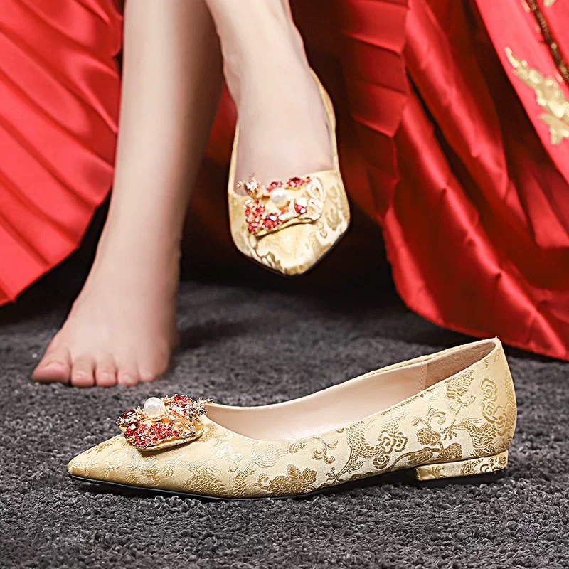 梦见黄金鞋是什么意思