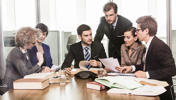 梦见已故同事是什么意思