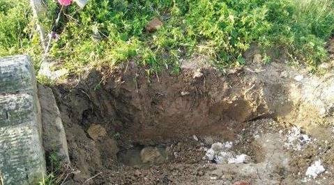 梦到挖人祖坟是什么意思